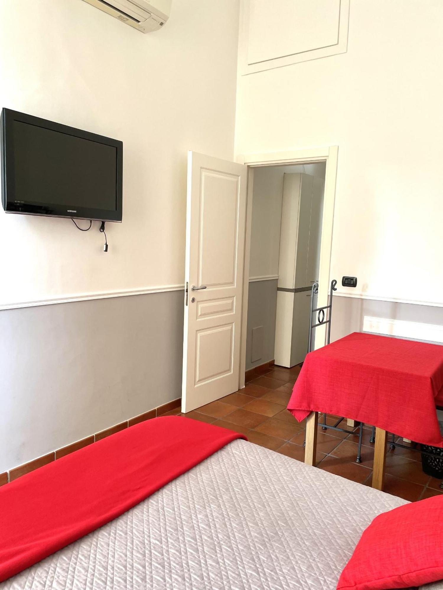 Residenza Chiaia Bed & Breakfast เนเปิลส์ ภายนอก รูปภาพ