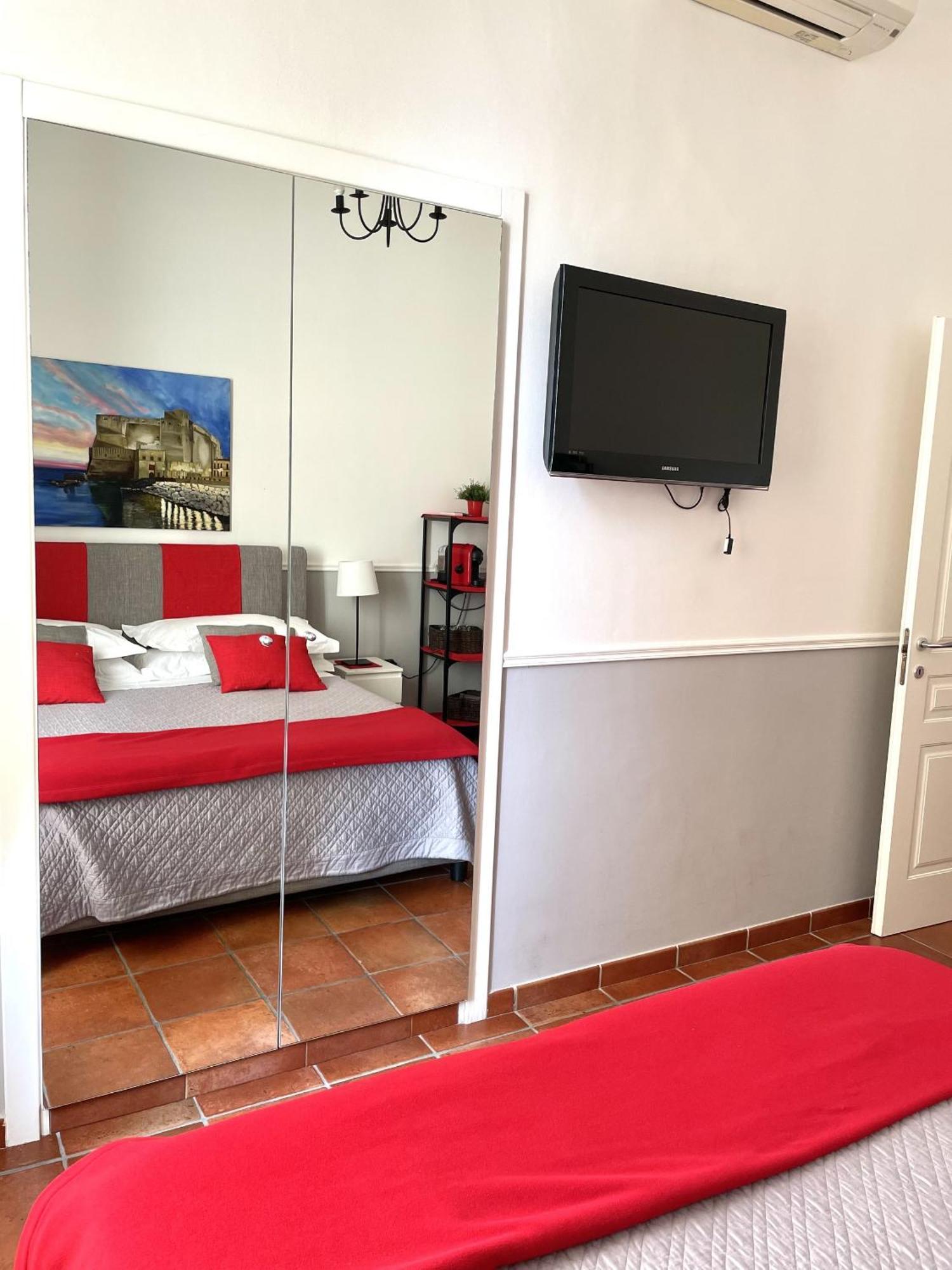 Residenza Chiaia Bed & Breakfast เนเปิลส์ ภายนอก รูปภาพ